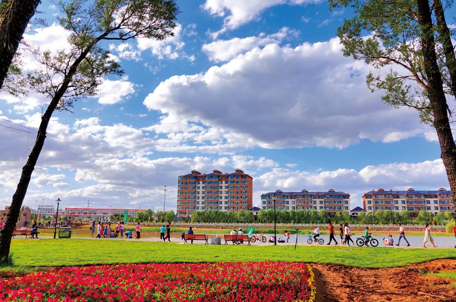 城鄉融合 拓展高質量發展“新空間”右玉縣堅持高起點規劃、高標準建設、高水平管理，塑造更有活力、更有魅力、更有競爭力的發展新形象。打通“主動脈”，暢通“微循環”，不斷完善縣城建成區內路網的通達性和循環性。