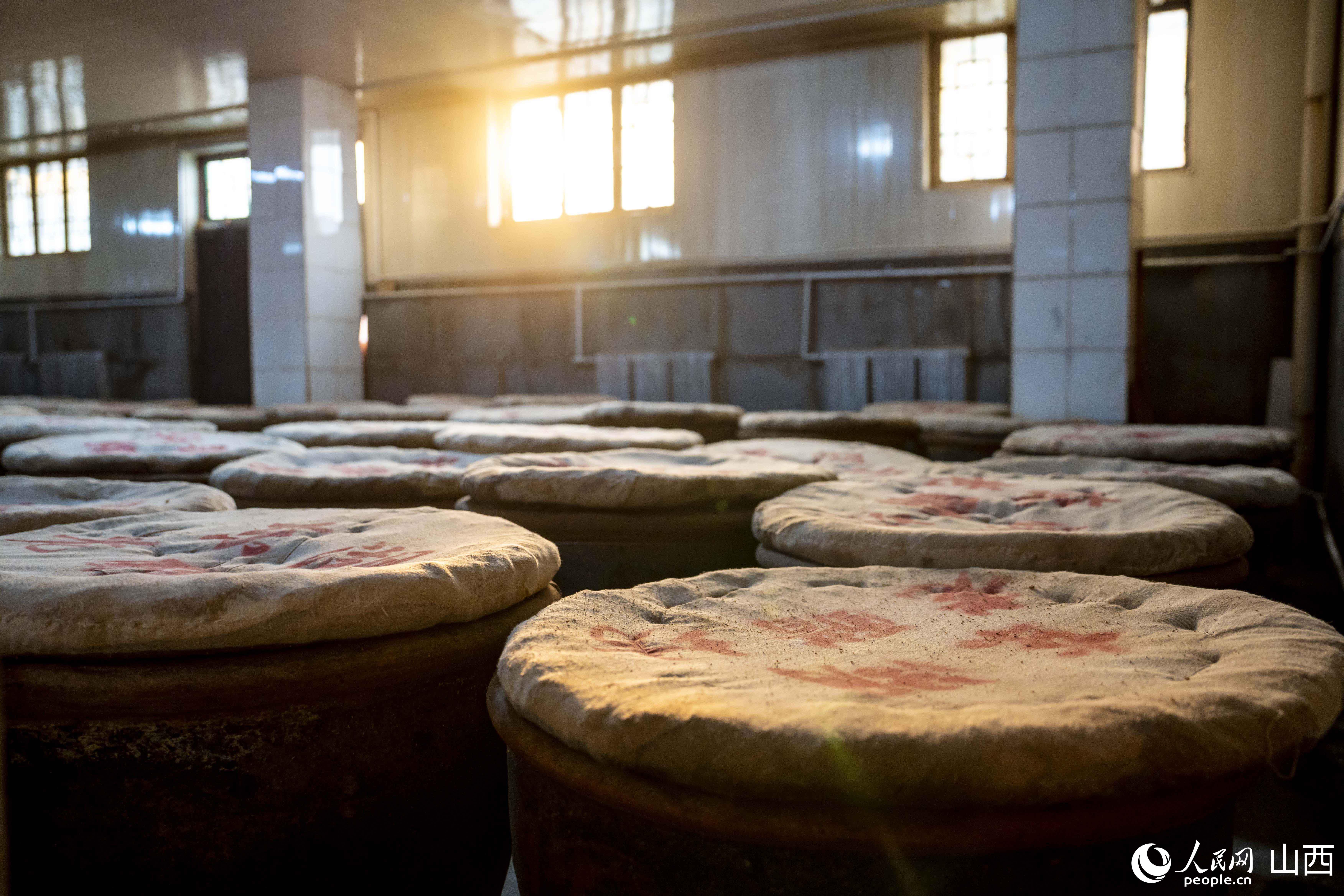 陳醋釀造過程。人民網盧鵬宇攝