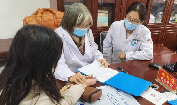 腦病專家謝穎楨出診、帶教