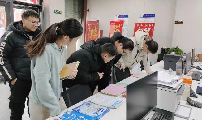 線下+線上 春風送崗促就業