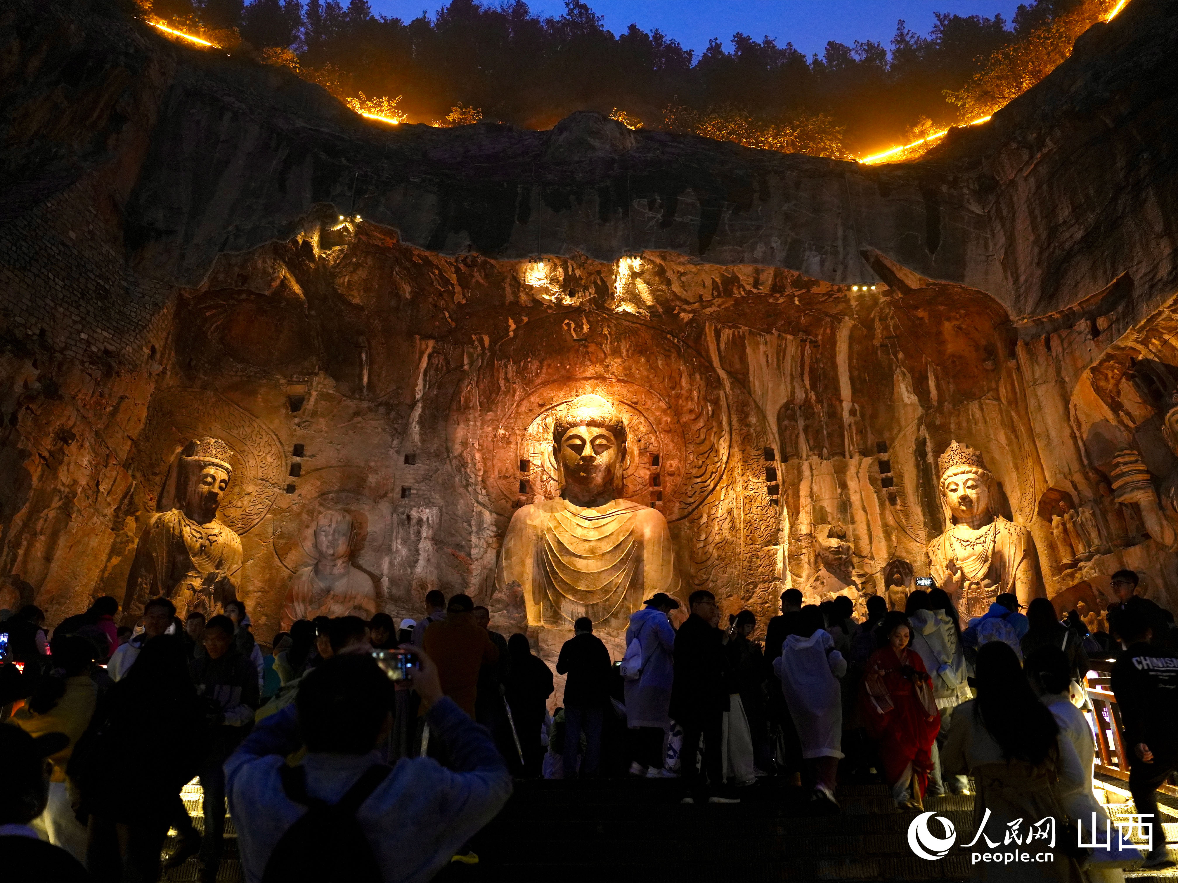 龍門石窟盧舍那大佛。人民網 盧鵬宇攝