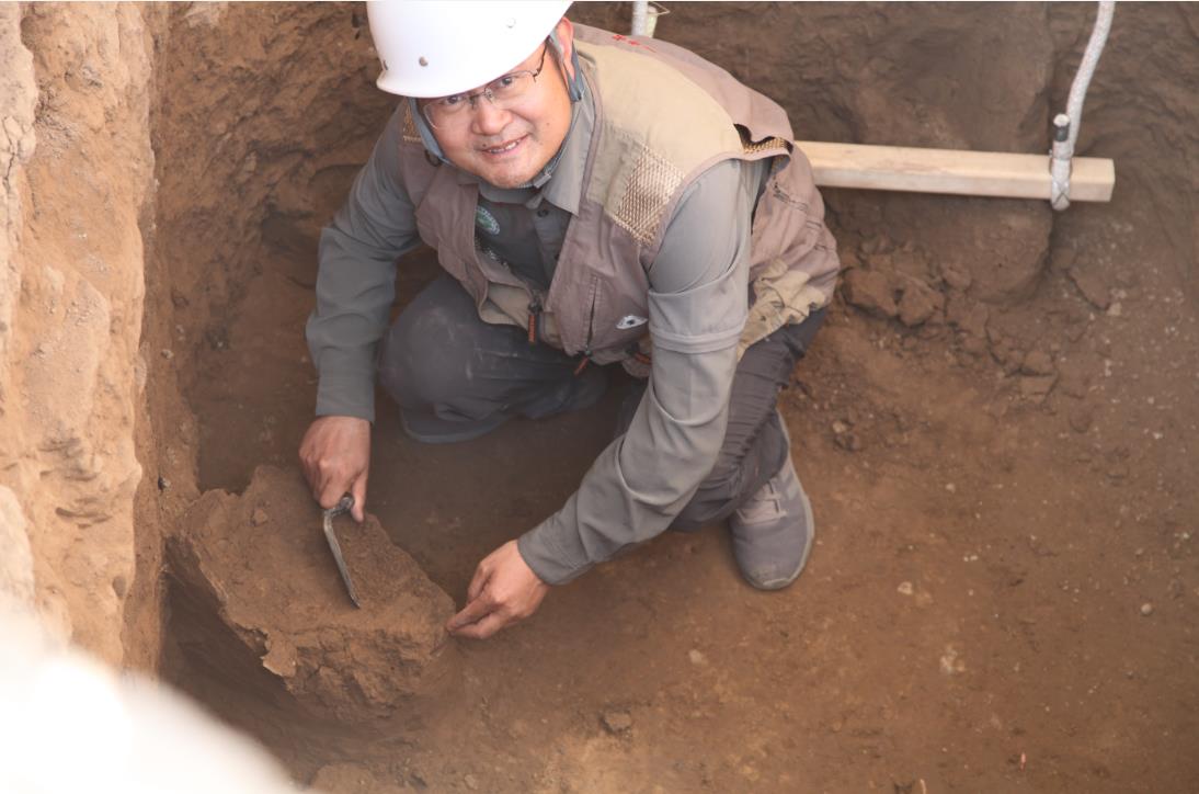 2022年，陶寺考古隊領隊高江濤在發掘宮殿區水井