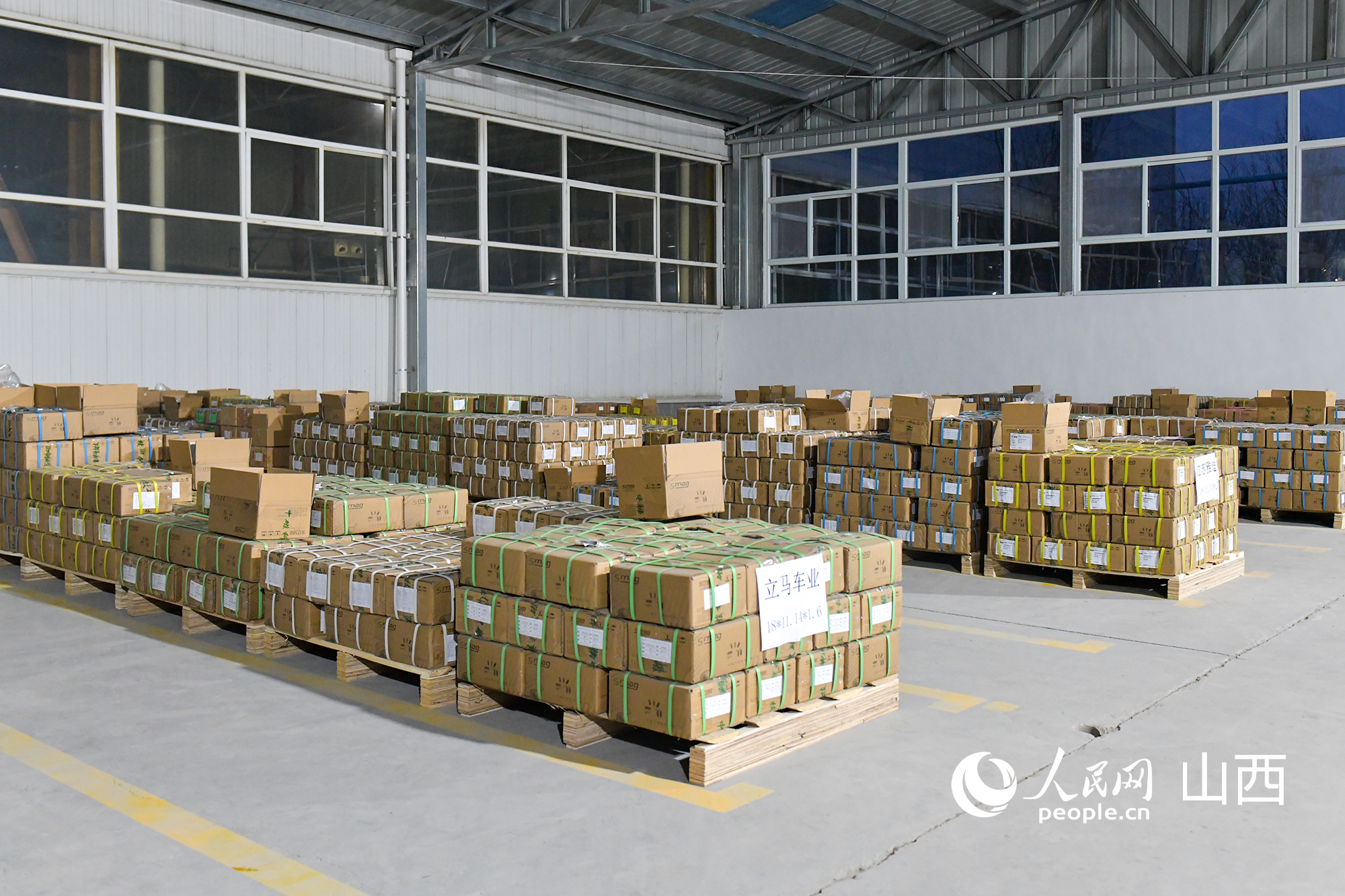 倉庫內準備發運的產品。人民網記者 焦搏文攝