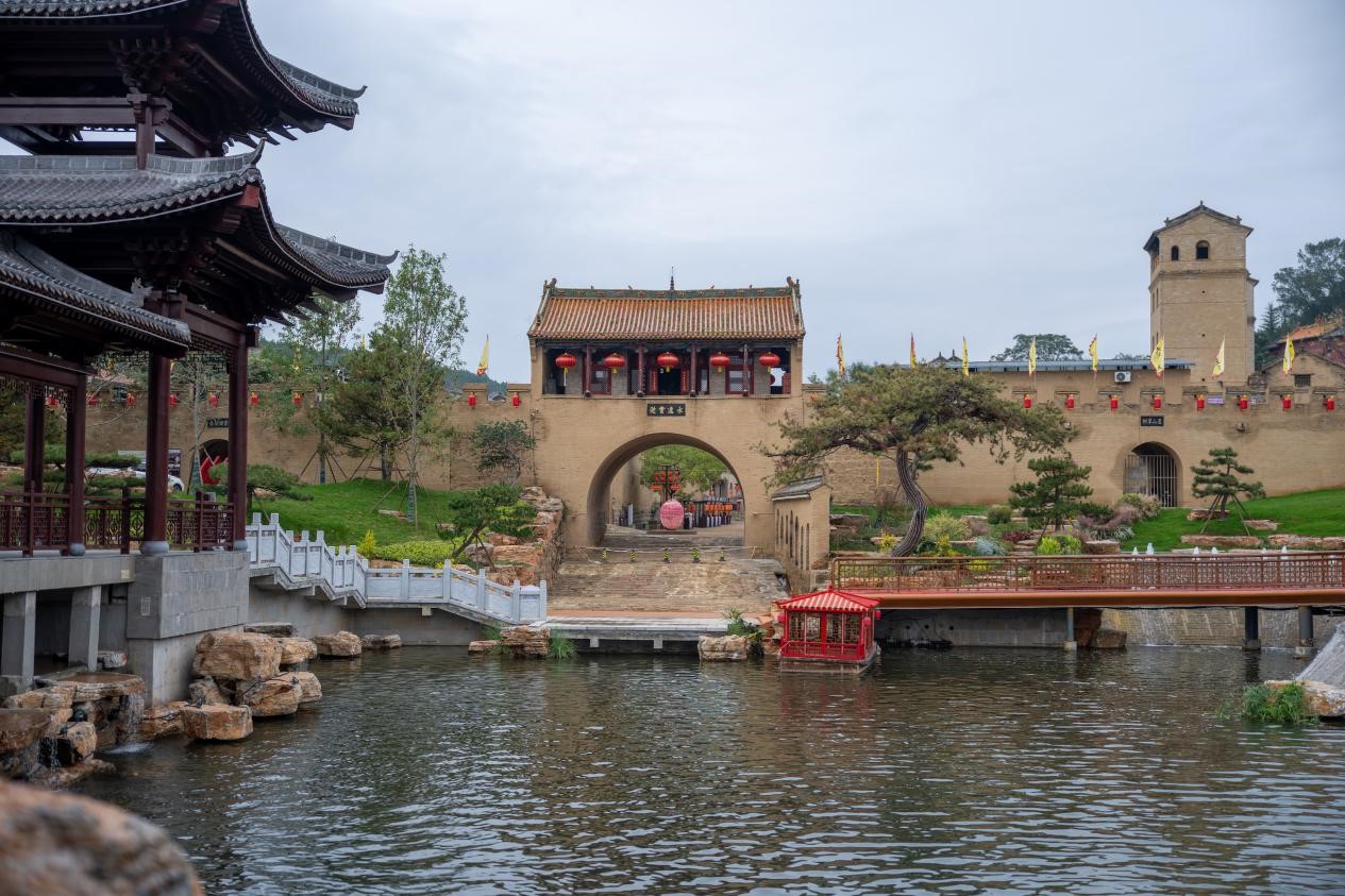 晉城市陽城縣潤城鎮上莊村有眾多古堡古建。趙瑞攝